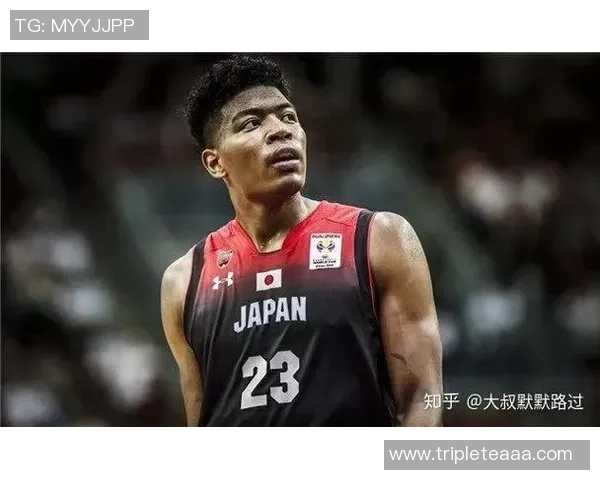 八村塁替补表现出色加强侧翼防守助力其全面提升攻防能力